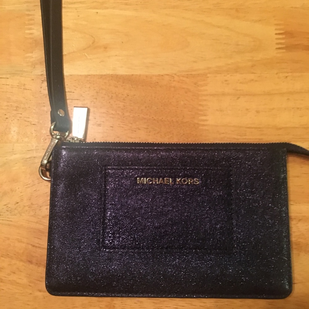 Michael kors wristlet